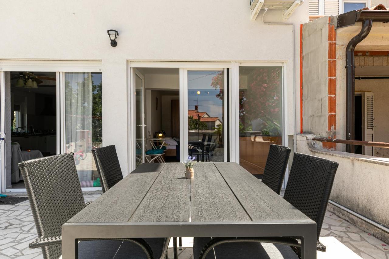 Apartments Korana Pula Exterior photo